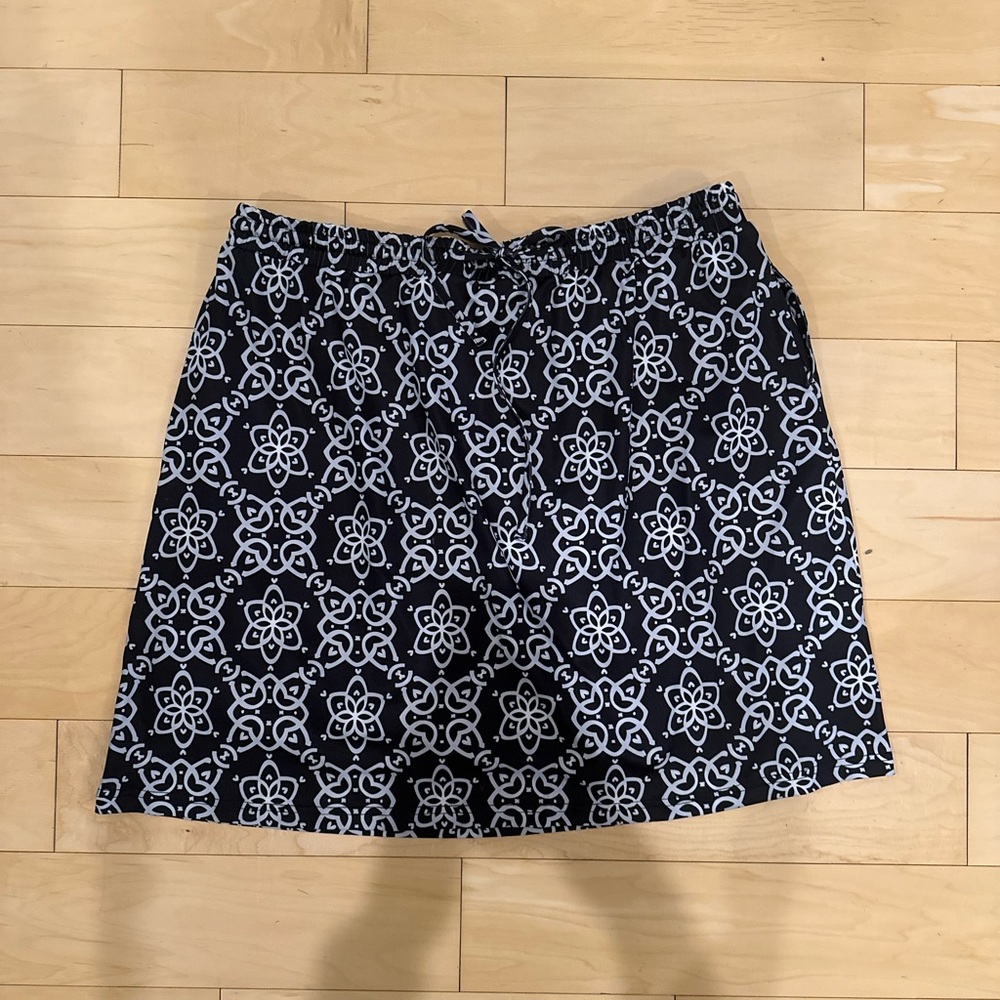 Stylish Navy and White Patterned Skirt